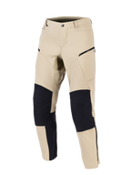 Alpinestars Stella Flex-AST Explorer Pants, calças de motociclismo para mulher, areia e preto, vista frontal com painéis reforçados pretos nos joelhos, bolsos cargo com fecho e design têxtil aerodinâmico para touring de aventura