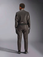 Alpinestars GP Race V3 Suit FIA, Vista traseira, preto e prateado, fato de automobilismo profissional com construção em aramida de duas camadas e painéis elásticos, usado com luvas e botas de corrida a condizer