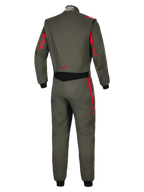 Fato Alpinestars GP Race V3 FIA, fato de automobilismo, Antracite e Vermelho, vista traseira com tecido cinzento escuro e detalhes de riscas vermelhas nos ombros e mangas, painel elástico preto na cintura, logótipo de estrela vermelha na zona lombar, proteção profissional para desportos motorizados