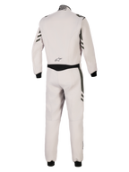Alpinestars GP Race V3 Suit FIA, vista traseira de macacão de automobilismo de uma peça em cinzento prateado e antracite, corpo cinzento claro com detalhes em antracite escuro nas mangas e pernas, punhos canelados pretos, equipamento de proteção profissional para desportos motorizados