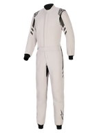 Alpinestars GP Race V3 Suit FIA, fato de automobilismo, prata antracite, design de peça única com pormenores em antracite escuro nos ombros e pernas, inclui cintura com cinto, punhos canelados pretos nos pulsos e tornozelos, e logótipos Alpinestars nas ombreiras e parte inferior das pernas
