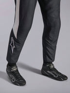 Alpinestars GP Pro Comp V2 FIA, macacão de automobilismo para homem, preto e branco com botas de corrida ASTARS.