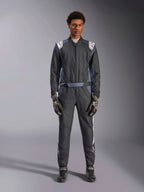 Macacão Alpinestars GP Pro Comp V2 FIA, fato de automobilismo profissional para homem, preto e branco, para circuito.