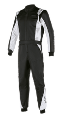 Alpinestars Atom FIA Suit, fato de corrida automóvel, preto e prateado, com painéis brancos nas mangas e pernas, dragonas nos ombros, cinto na cintura e punhos canelados, design de desporto motorizado profissional com certificação FIA