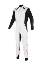 Macacão Alpinestars KMX-5 V3, fato de karting, branco, preto e vermelho brilhante, vista frontal, com peito e pernas brancos, mangas e painéis laterais pretos, logótipos de estrela vermelhos nos ombros e na zona inferior da perna, design de competição profissional para karting.