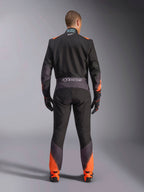 Alpinestars Macacão KMX-5 V3, macacão de karting para homem, preto e laranja fluo, vista traseira, certificado FIA.