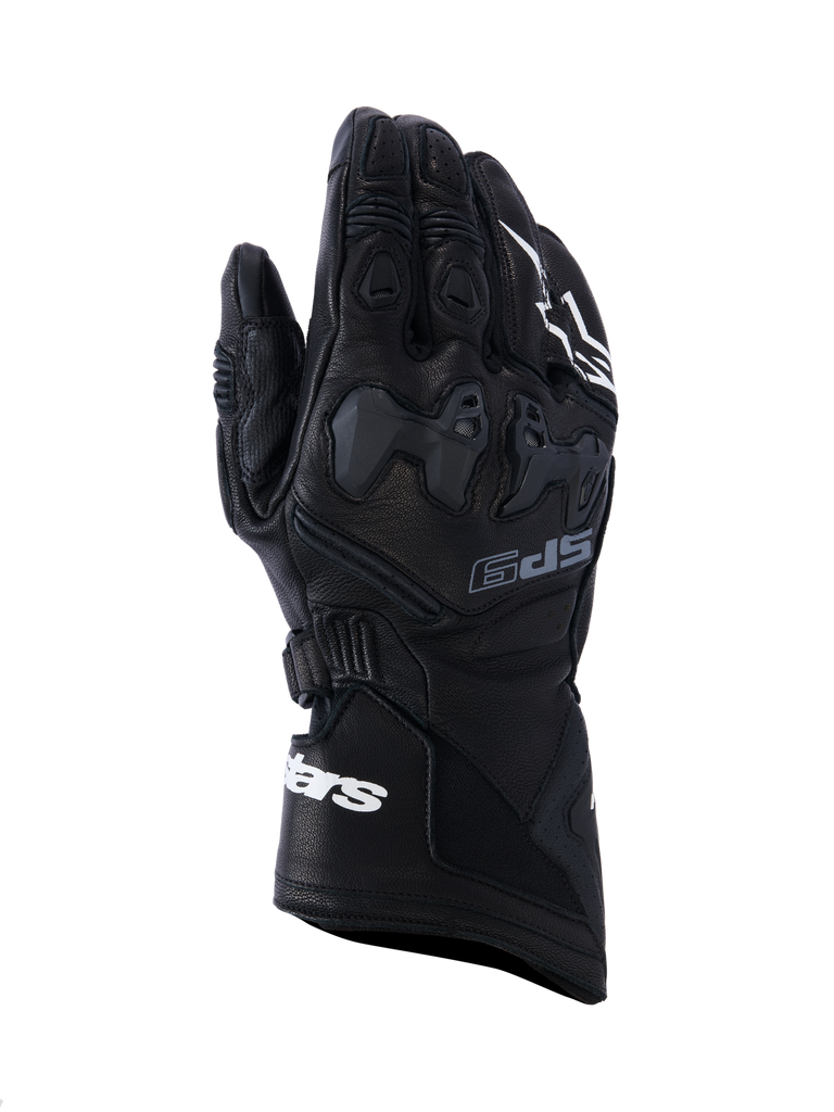 Luvas Alpinestars SP-9, luvas de corrida para motociclismo pretas, pele de grão integral com proteção de nós dos dedos SP-R em TPU, punho longo com logótipo Alpinestars em branco, detalhes perfurados e design desportivo ergonómico