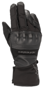 Luvas Alpinestars Range 2 In One GORE-TEX com Tecnologia Goregrip, luvas de motociclismo pretas, vista do dorso da mão com protetor de nós dos dedos moldado, construção em couro e tecido, punho longo com logótipo Alpinestars, equipamento de touring de aventura impermeável