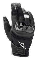 Luvas Alpinestars SMX Z Drystar®, luvas de motociclismo de punho curto, pretas, com proteção rígida dos nós dos dedos com aspeto de fibra de carbono, construção em pele e tecido, logótipo Alpinestars branco e tecnologia Drystar® impermeável