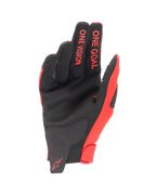 Alpinestars Youth 2024 Radar Gloves, luvas de motocross, vermelho Mars e preto, vista da palma mostrando construção em camurça sintética, texto 'ONE GOAL ONE VISION' nos dedos, equipamento leve para corridas todo-o-terreno