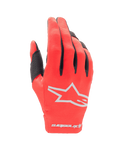 Alpinestars Youth 2024 Radar Gloves, luvas de motocross, Vermelho Marte e Prata, vista do dorso da mão com logótipo de estrela branco e marca nominativa no punho, tecido elástico leve com detalhes pretos nos dedos, equipamento de corrida todo-o-terreno durável para jovens