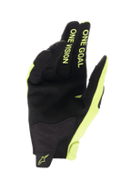 Luvas Alpinestars Radar Jovem 2024, luvas de motocross, preto e amarelo fluorescente, vista da palma com construção em camurça sintética, texto 'ONE GOAL ONE VISION' nos dedos em amarelo fluorescente, design resistente para corridas todo-o-terreno