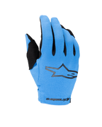 Luvas Alpinestars 2025 Youth Radar, luvas de motocross e todo-o-terreno, azuis e pretas, com dorso em azul-claro texturizado, logótipo de estrela preto e marca Alpinestars no pulso, luvas de motociclismo para jovens