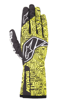 Alpinestars Tech-1 K Race V2 Vertical Gloves, luvas de karting, amarelo fluorescente e preto, com logótipo de estrela branco, padrão intrincado de linhas abstratas e branding ASTARS no punho, design leve para performance em desportos motorizados