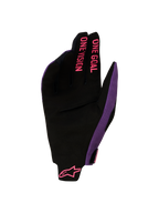 Luvas Alpinestars Radar Pro 2027, luvas de motocross pretas e roxas, com gráficos rosa ONE GOAL ONE VISION nos dedos.