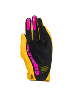 Luvas Alpinestars Supertech MX, luvas de motocross, dourado, preto e rosa fluo, vista da palma com palma perfurada de camada única, aderência de silicone rosa nos dedos e logótipo Alpinestars, equipamento de corrida leve