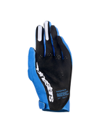 Luvas Alpinestars Supertech MX, luvas de motocross, azul Ucla e azul escuro com detalhes brancos, vista da palma em material perfurado preto, logótipo Alpinestars branco, elementos de aderência em silicone nos dedos e texto técnico, equipamento profissional de corrida todo-o-terreno