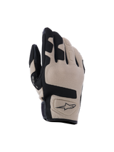 Alpinestars Ignite Gloves, luvas de moto unissexo, bege e pretas, tecido texturizado respirável com perfurações, acentos pretos nos dedos e palma, logótipo na zona do pulso, design ergonómico para conforto e aderência