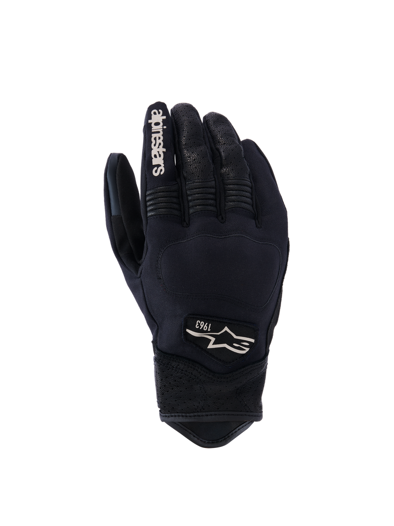 Alpinestars Tracker Gloves, luvas de moto pretas com logótipo branco 1963, dedos texturizados, nós dos dedos reforçados, zona do pulso com padrão, design ajustado e desportivo