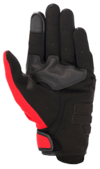 Luva Alpinestars Honda Copper, luva de motociclismo urbana, preta com detalhes em vermelho vivo, vista da palma em camurça sintética, reforço na palma, ponta do dedo compatível com ecrãs táteis e fecho de gancho e laço.