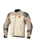 Casaco Alpinestars Nazca 3L GORE-TEX PRO, Walnut Rock Brown, casaco de aventura para motociclismo, blocos de cor bege e castanho claro, reforços cinzentos texturizados nos ombros e cotovelos, detalhes de fecho de correr em vermelho vivo, logótipo 'ALL TERRA' vermelho no peito, marca Alpinestars preta nos antebraços, construção têxtil durável
