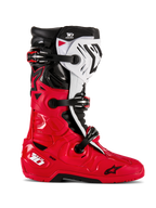 Botas Alpinestars Tech 10 Enduro, botas de motocross todo-o-terreno, vermelho vivo, preto e branco, vista de perfil lateral, sistema de fecho triplo de fivelas, painéis protetores robustos, sola especializada para enduro, logótipo Astars