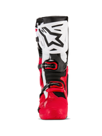 Botas Alpinestars Tech 10 Enduro, botas de motocross e enduro, vermelho vivo, preto e branco, vista frontal com placa da canela branca e logótipo Alpinestars preto, estrutura inferior vermelha e sistema de fecho de fivelas seguro, equipamento de proteção de alta performance para condução todo-o-terreno
