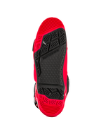 Botas Alpinestars Tech 10 Enduro, vermelho vibrante e preto, vista inferior da sola de composto duplo específica para enduro, com um padrão de rasto de alta aderência e um inserto central preto substituível.