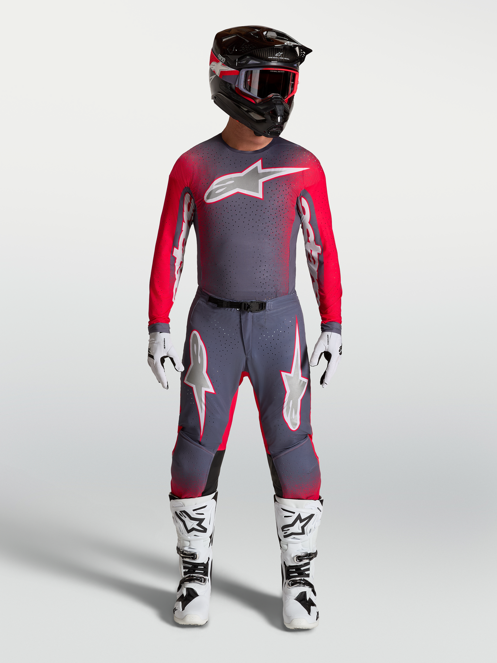 Alpinestars Supertech Hiten AFD Gear Set, fato de motocross em cinzento e vermelho fluorescente para alta performance.