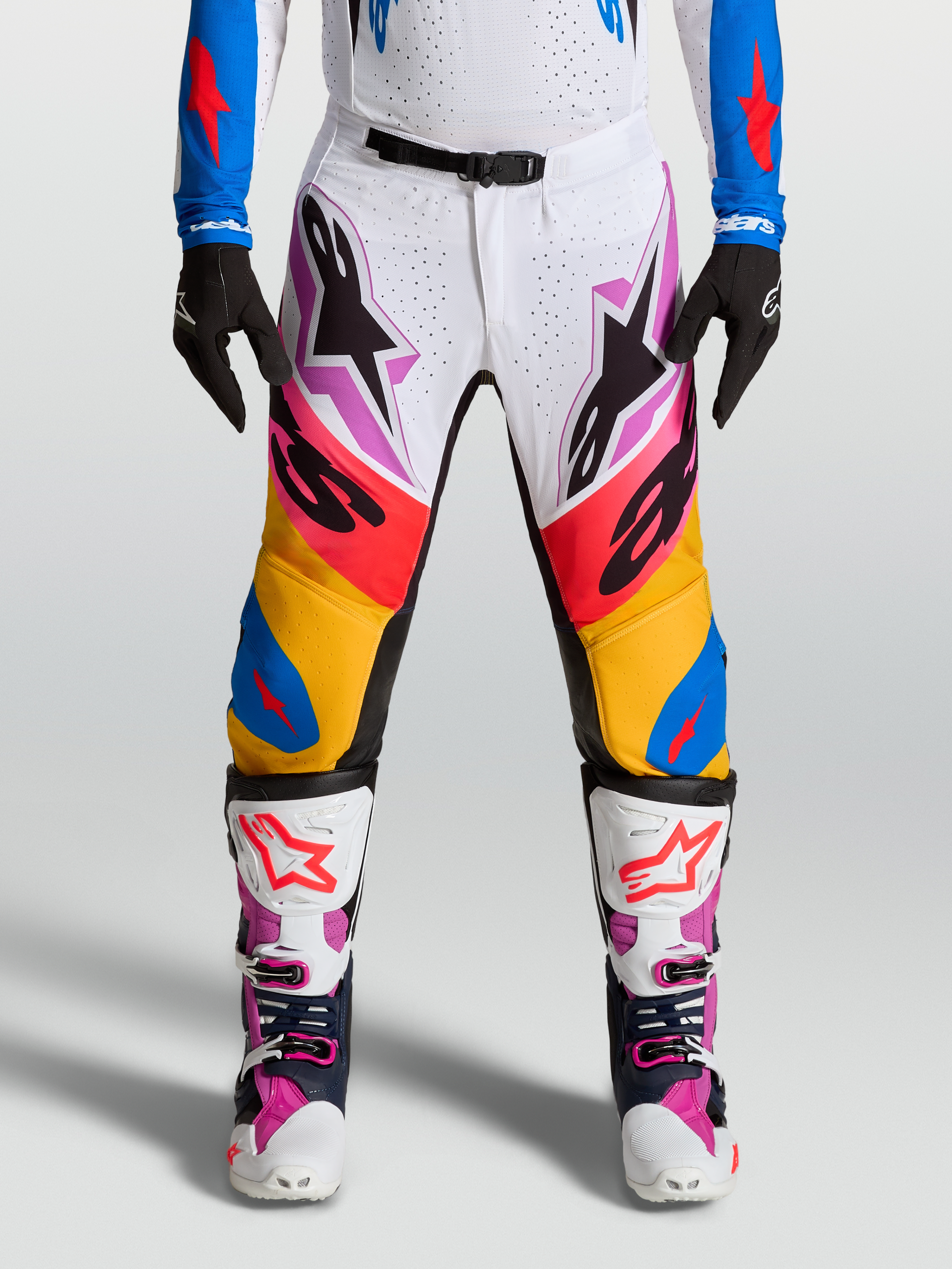 Alpinestars Supertech Dyna 2027, calças de motocross para homem, brancas e azuis, em rip-stop elástico e painéis de couro.