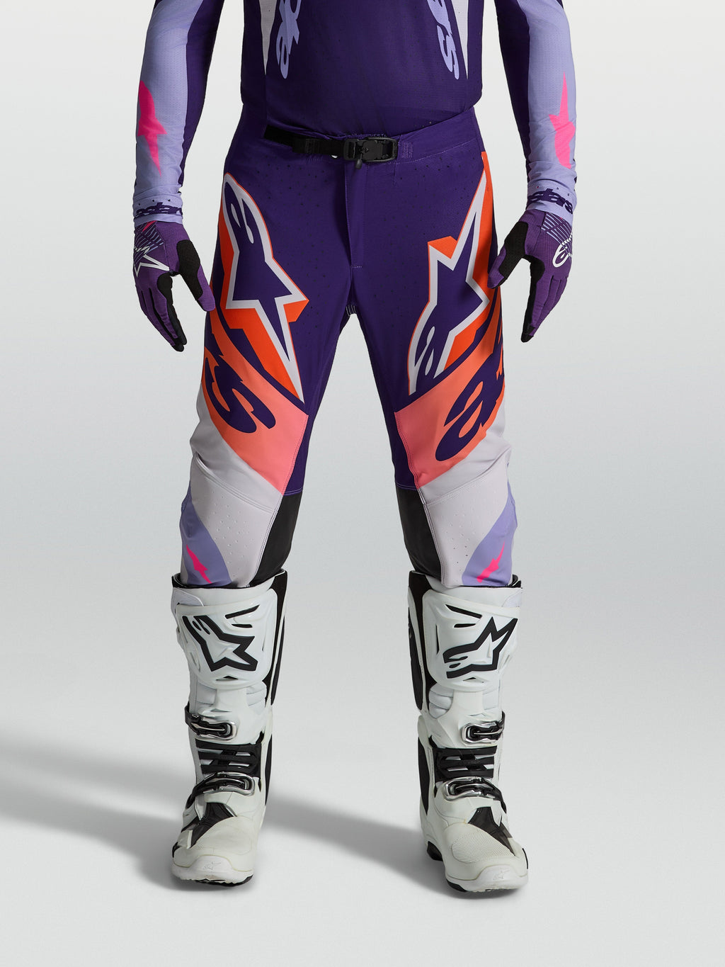Alpinestars calças Supertech Dyna, calças de motocross para homem, roxo e rosa fluo, ajuste atlético e ripstop elástico.