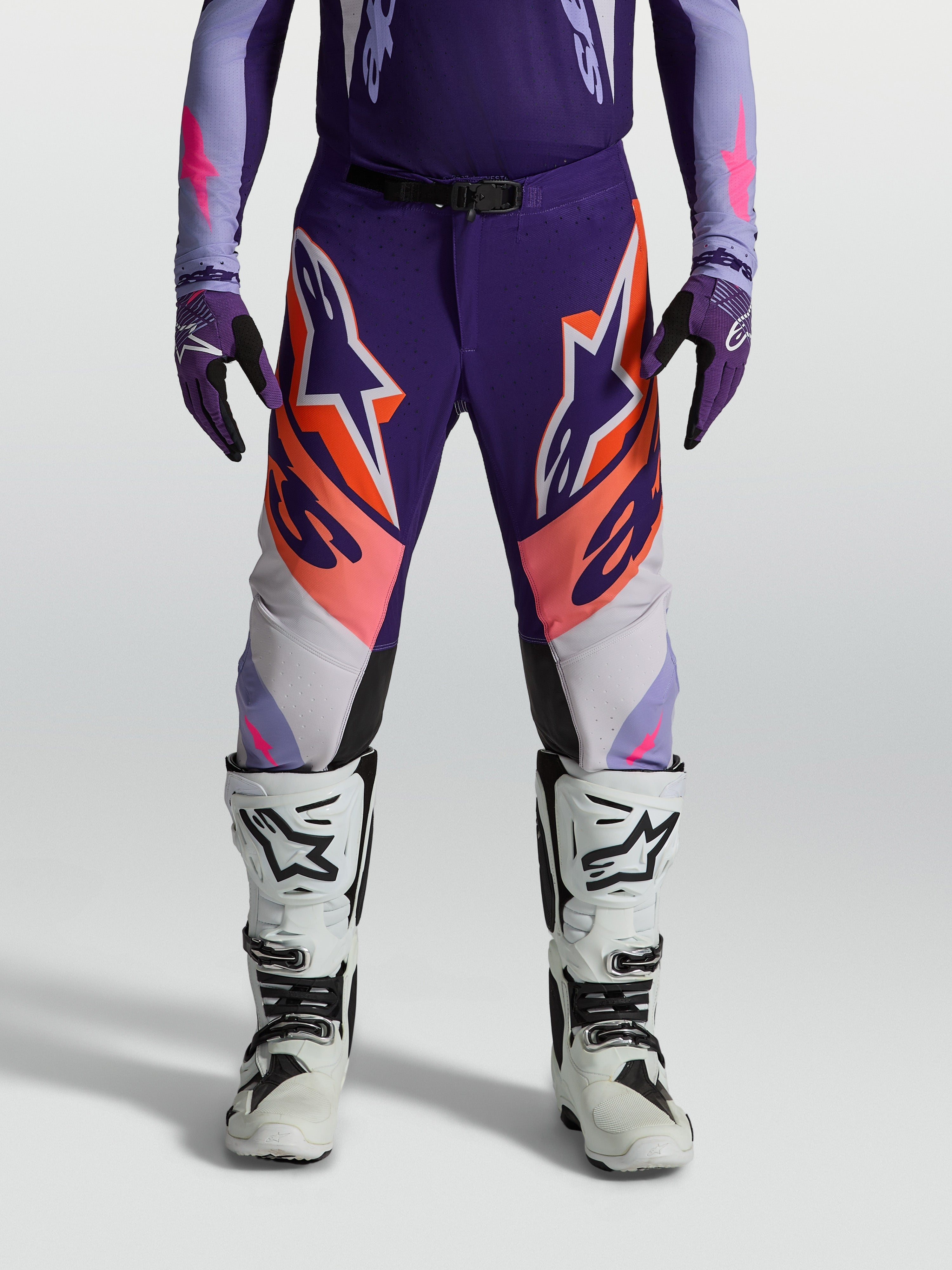 Alpinestars calças Supertech Dyna, calças de motocross para homem, roxo e rosa fluo, ajuste atlético e ripstop elástico.