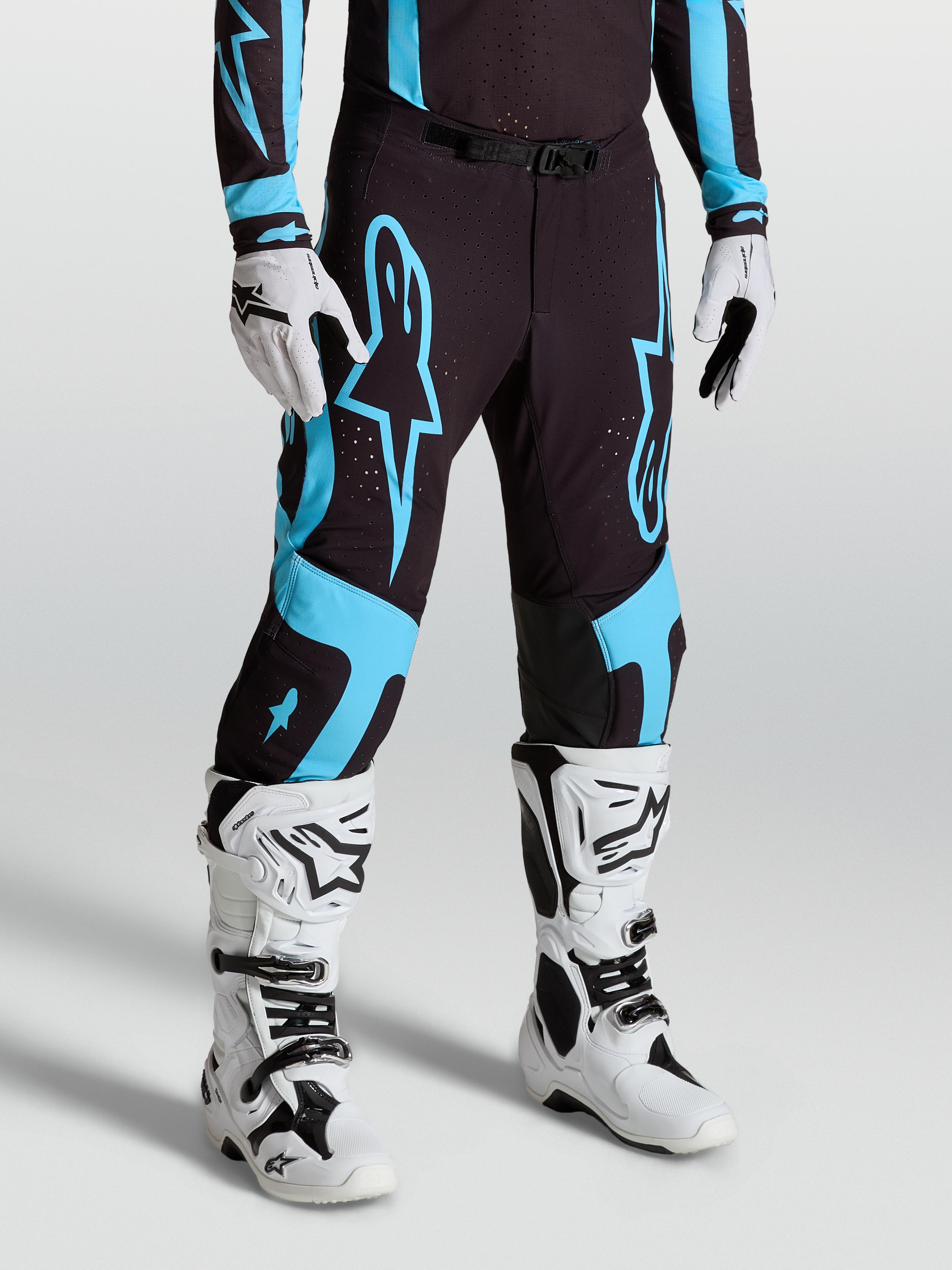 Alpinestars Calças Supertech Vesta, calças de motocross para homem, pretas e azul turquesa, tecido rip-stop elástico e painéis de couro nos joelhos