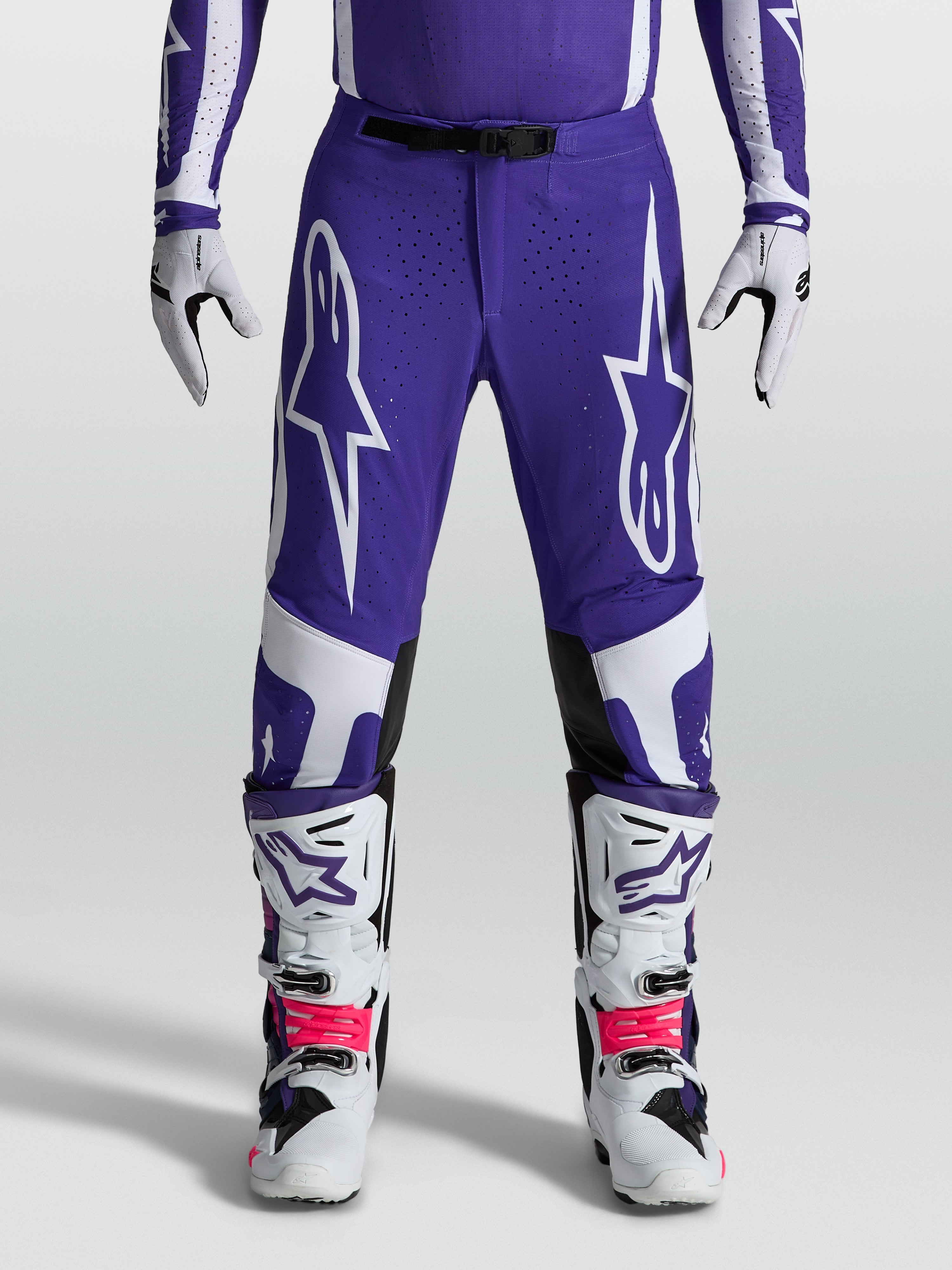 Alpinestars Calças Supertech Vesta, calças de motocross para homem, azuis e brancas, com ajuste atlético e construção rip-stop, ideais para desempenho em todo-o-terreno.