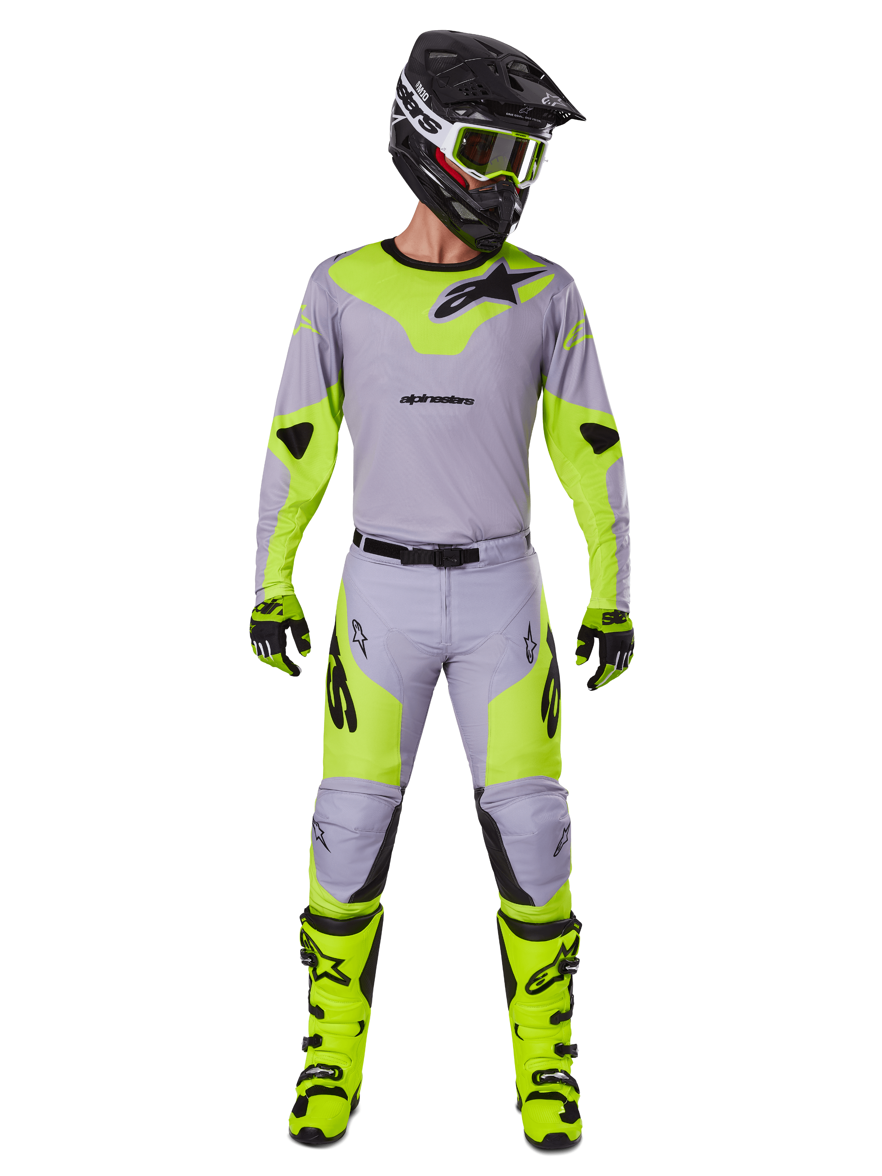 Alpinestars 2025 Racer Veil Pants, calças de motocross, cinzentas e amarelo néon, usadas como um conjunto completo de equipamento de corrida com camisola, capacete, botas e luvas a condizer, com logótipos pretos e design ergonómico para desempenho em todo-o-terreno