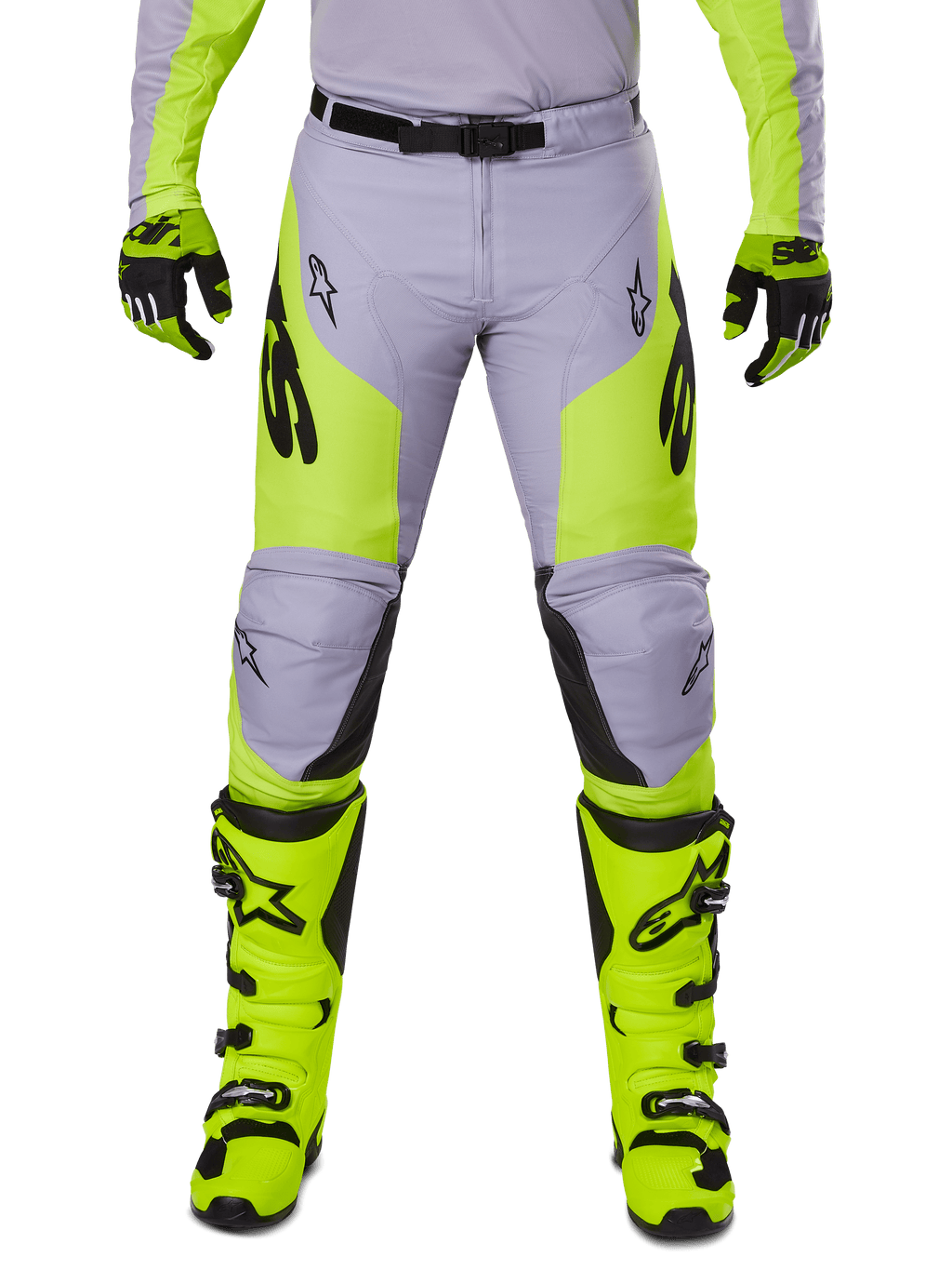 Alpinestars 2025 Racer Veil Pants, calças de motocross, cinzentas e amarelo néon, usadas com botas e luvas amarelo néon a condizer, com logótipos Alpinestars pretos, design ergonómico para corridas todo-o-terreno
