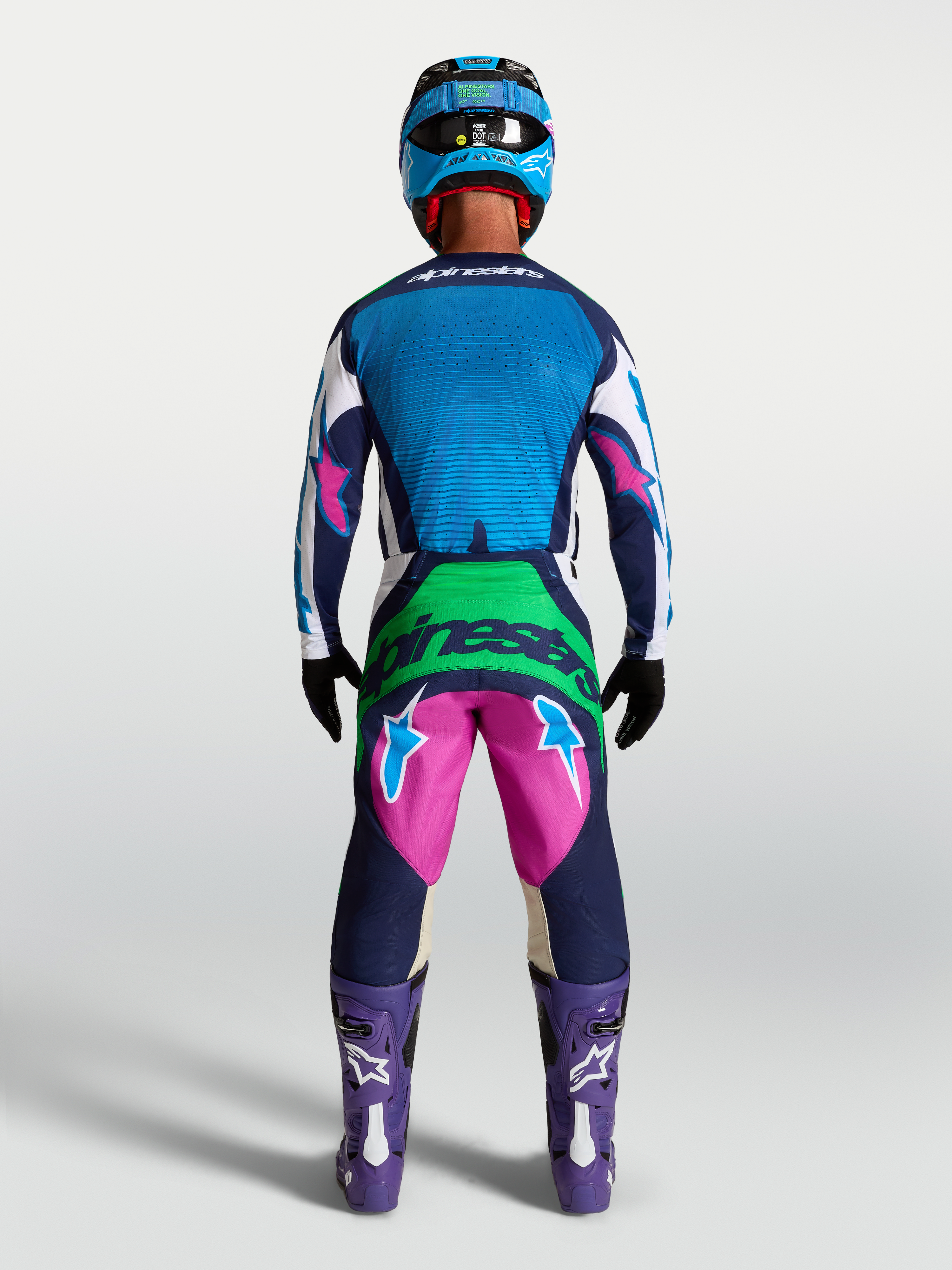 Alpinestars Techstar Maven Gear Set, equipamento de motocross para homem em azul e rosa, vista traseira no modelo.