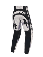 Alpinestars 2026 Racer Lahnd Pants, calças de motocross, Sand Camo e cinzento, vista traseira com a marca astars branca na parte de trás, gráficos de estrela pretos nas coxas e painéis pretos na parte inferior das pernas, design ergonómico para corridas off-road