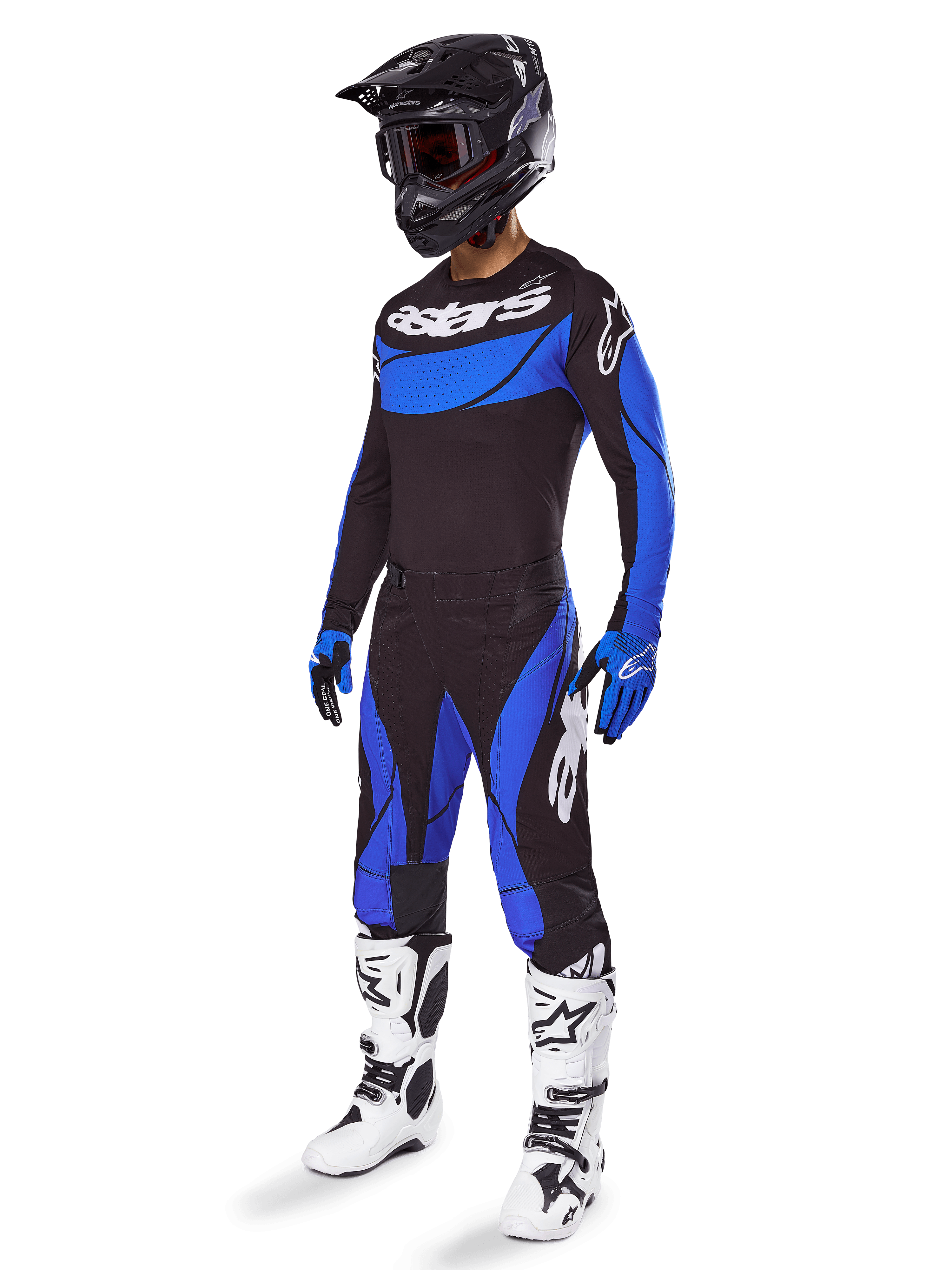 Conjunto de Equipamento Alpinestars Techstar Dreem 2025, equipamento de motocross em preto e azul, incluindo camisola e calças com logótipos brancos, usado com capacete preto, luvas azuis e pretas, e botas brancas e pretas, conjunto de corrida completo para performance em todo-o-terreno