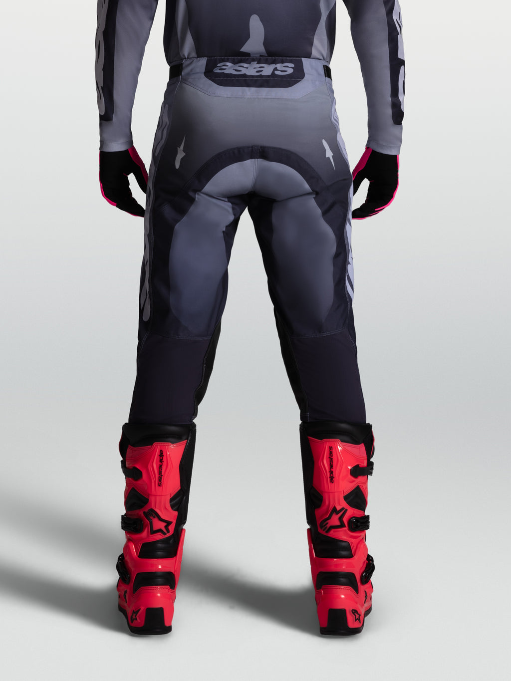 Calças Alpinestars Racer Amber, calças de motocross para homem, cinzentas, em polifibra 600D durável, vista traseira.
