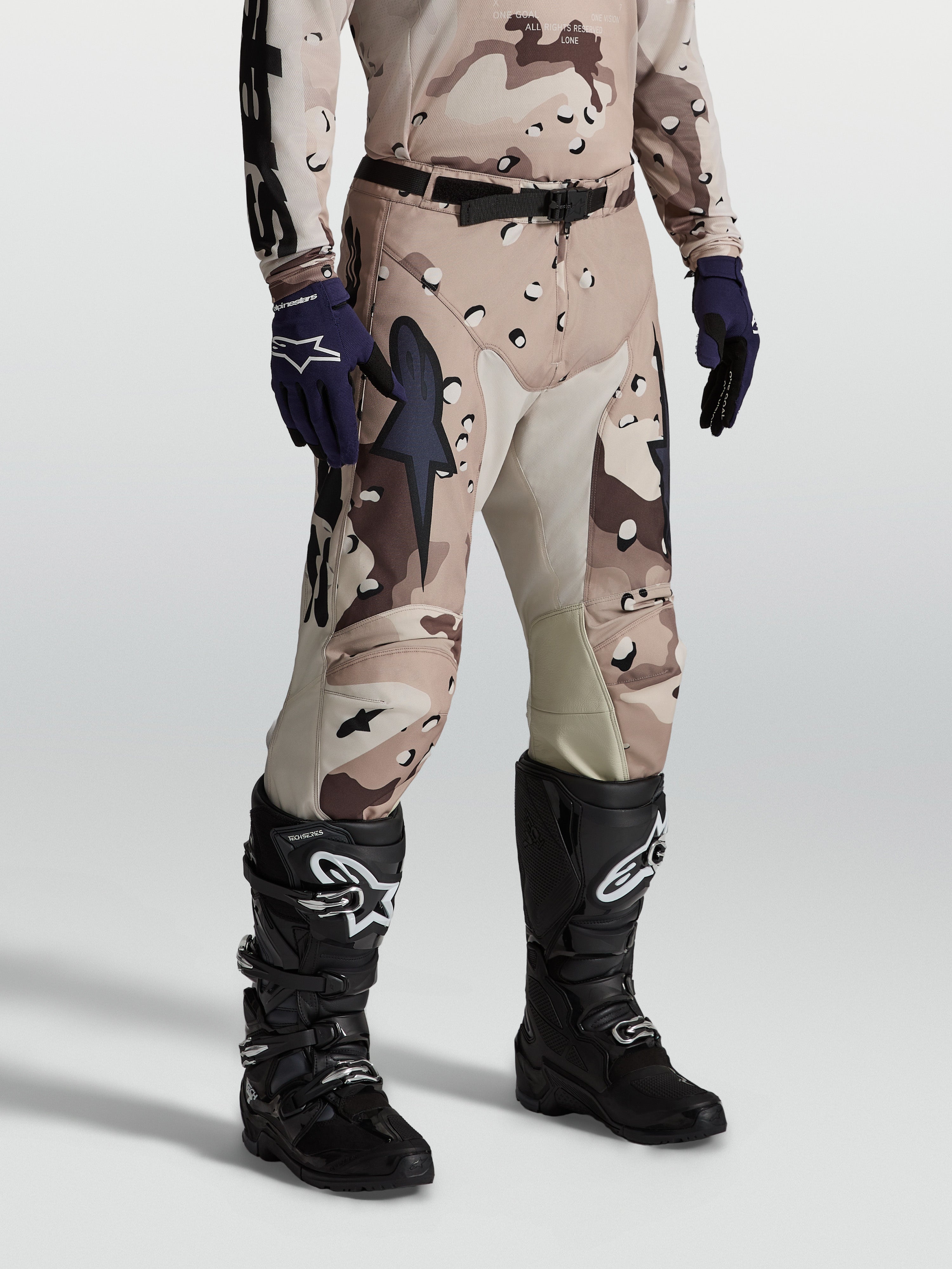 Alpinestars calças Racer Lone, calças de motocross para homem, camuflagem deserto bege e castanha, polifibra 600D e pele.