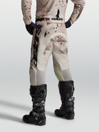Alpinestars Racer Lone, calças de motocross para homem, camuflagem deserto, vista traseira, polifibra e painéis elásticos