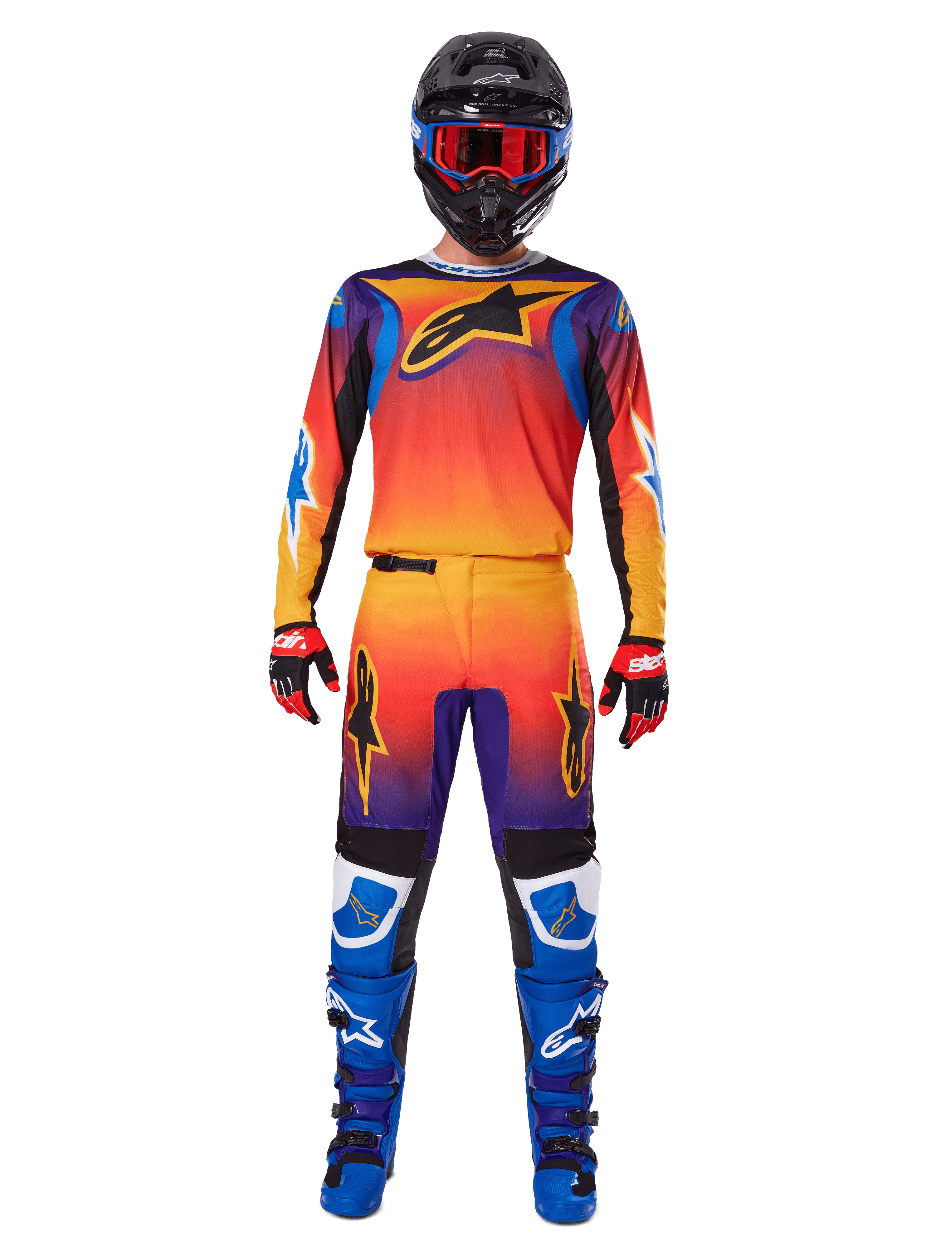 Calças Alpinestars Fluid Wurx 2025, calças de motocross, gradiente multicolorido de laranja, amarelo e roxo, usadas com camisola a condizer, capacete preto com óculos azuis, luvas vermelhas e pretas, e botas azuis, equipamento de motocross coordenado