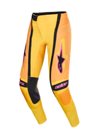 Alpinestars 2026 Techstar Nomur Pants, calças de motocross, laranja, amarelo e cor-de-rosa, com painéis pretos no interior dos joelhos e logótipos Alpinestars cor-de-rosa, design técnico com perfurações para ventilação, corte atlético e equipamento de alta performance para todo-o-terreno