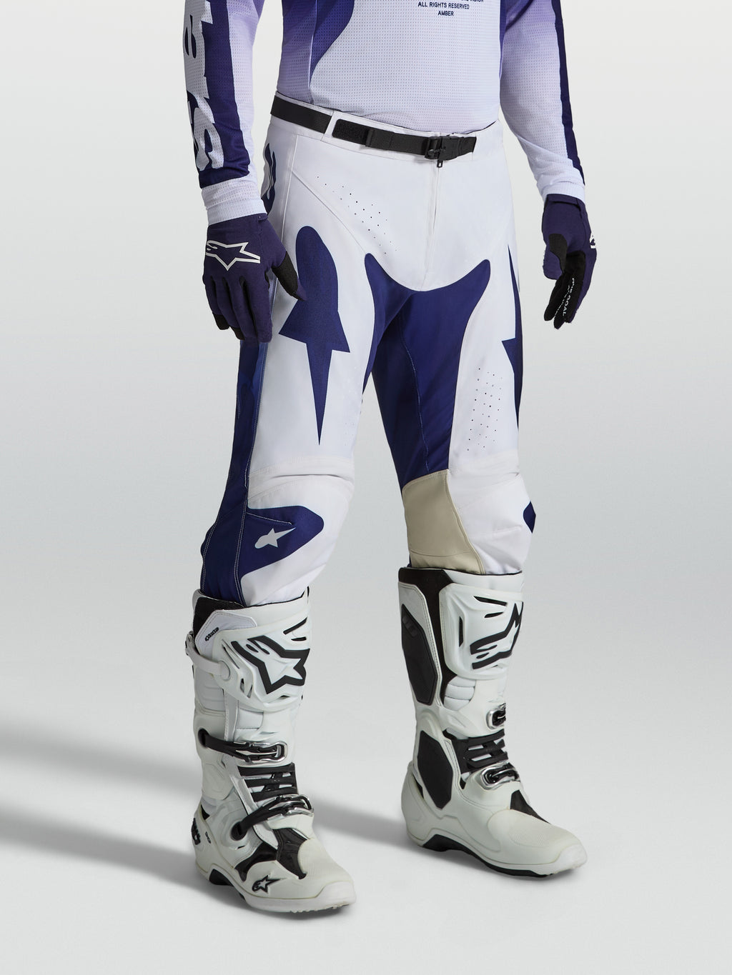 Alpinestars Racer Air Amber, calças de motocross para homem, azuis e brancas, poliéster perfurado, ajuste de corrida