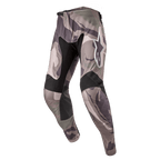Alpinestars 2024 Racer Tactical Pants, calças de motocross, padrão de camuflagem Military Green Camo Brown, com painéis elásticos pretos na zona interna das coxas e joelhos, logótipo Alpinestars branco na coxa, design ergonómico pré-curvado para corridas todo-o-terreno