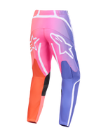 Alpinestars 2026 Fluid Apex Pants, calças de motocross, degradê rosa, laranja e roxo, vista traseira com grandes logótipos Alpinestars brancos e riscas diagonais, painéis reforçados para performance em todo-o-terreno