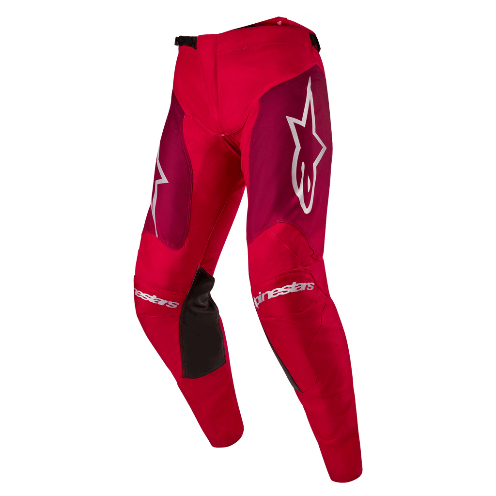 Alpinestars 2024 Racer Hoen Pants, calças de motocross, em vermelho e borgonha, com painéis de borgonha nas coxas e logótipo Alpinestars branco nos joelhos e ancas, painéis interiores de aderência pretos nos joelhos, design desportivo pré-curvado para performance todo-o-terreno