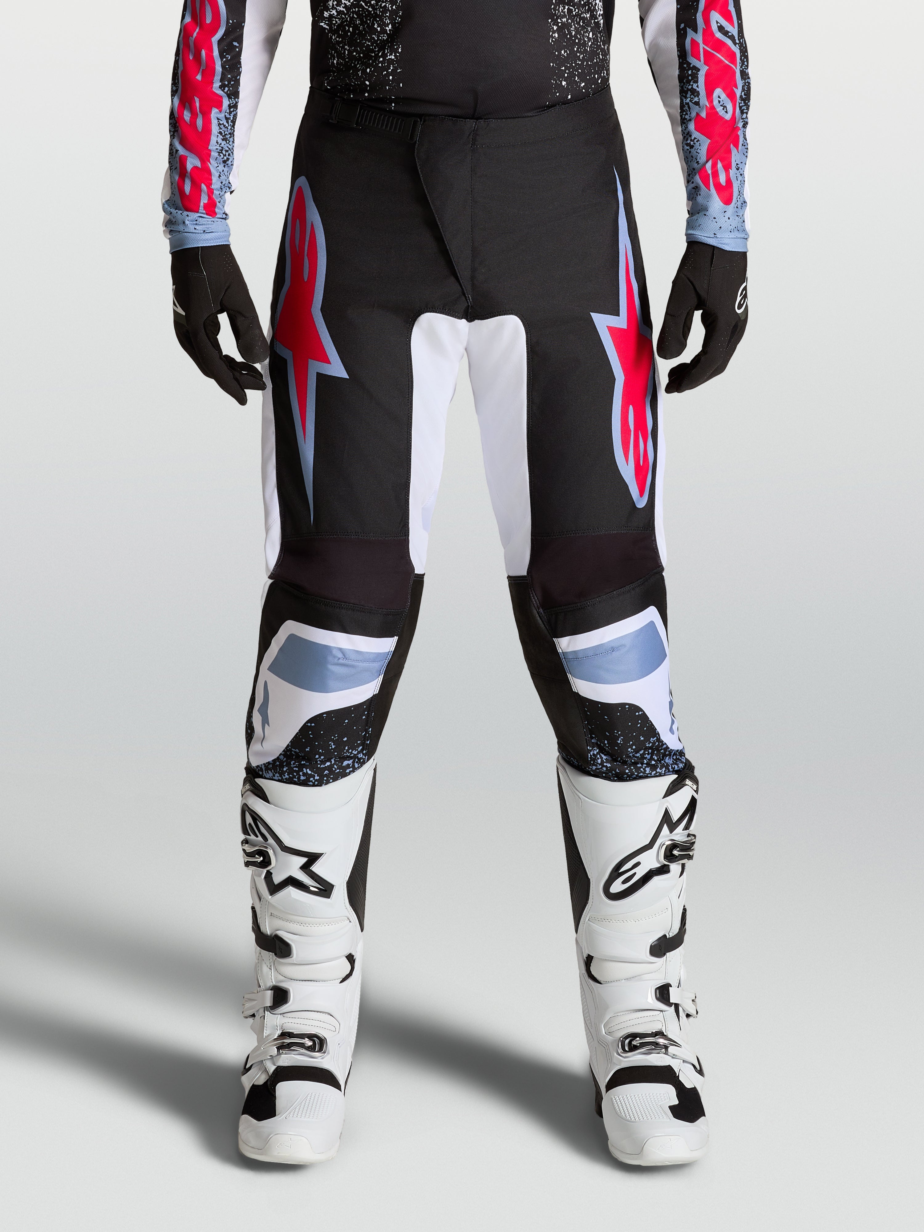Alpinestars calças Fluid Drag, calças de motocross para homem, pretas e vermelhas, com politecido 600D e painéis elásticos.