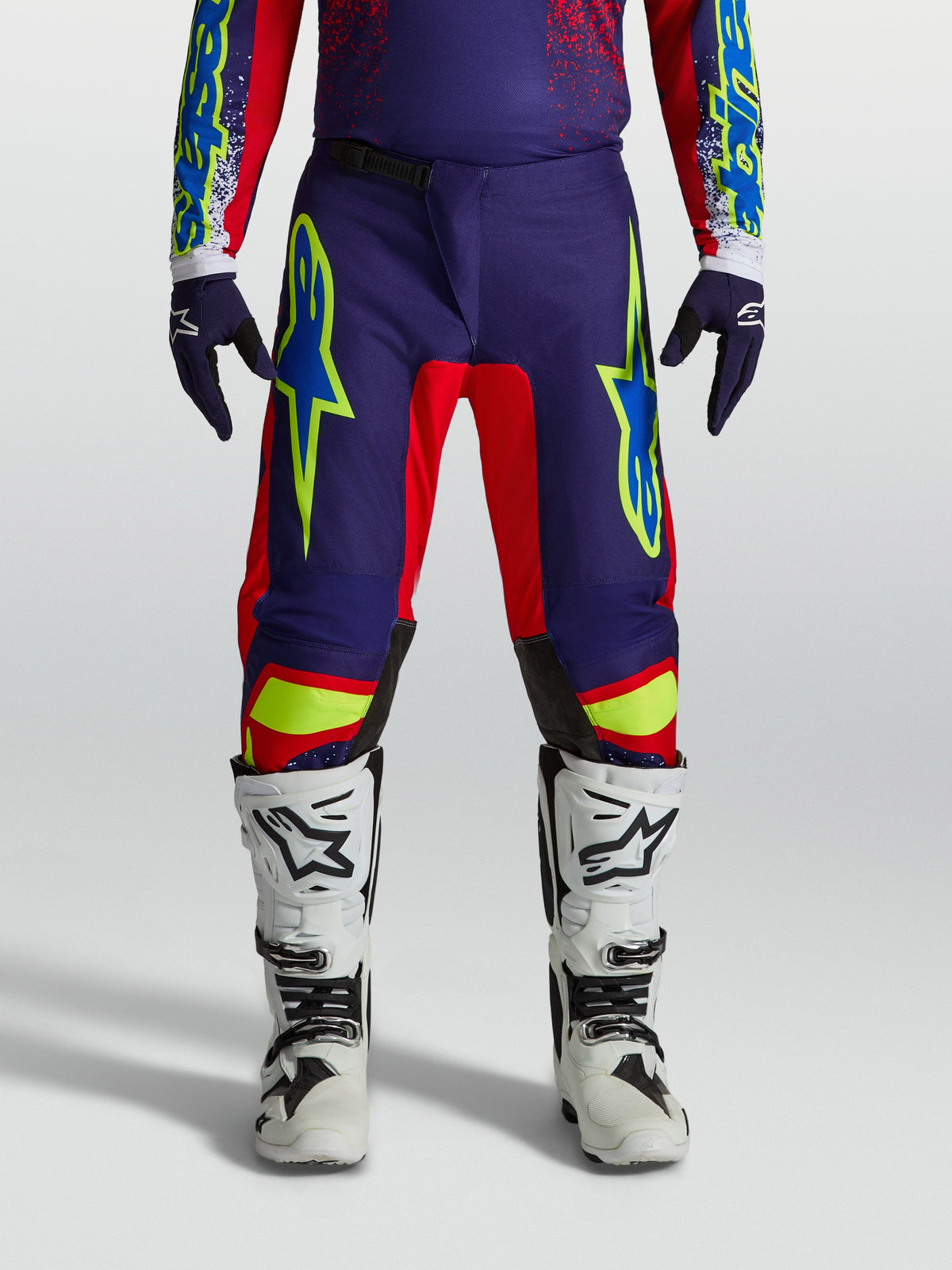 Calças Fluid Drag Alpinestars, calças de motocross para homem, azul marinho e vermelho, com ajuste desportivo e construção resistente para todo-o-terreno.